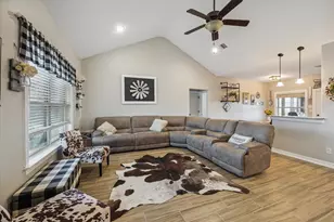 5658 Longhorn Trl, Sealy, TX 77474 - Photo 5