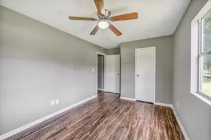 461 Trails End Dr, Cleveland, TX 77328 - Photo 15