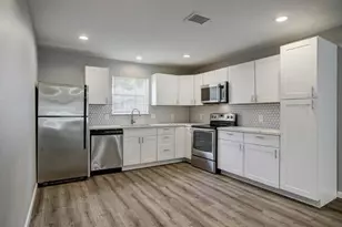 3801 Broyles St, Houston, TX 77026 - Photo 9