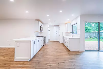 1422 Wisterwood Drive, Houston, TX 77043 - Photo 11