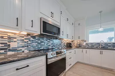 1126 Island Boulevard, Crystal Beach, TX 77650 - Photo 13