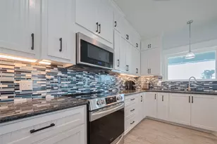 1126 Island Blvd, Crystal Beach, TX 77650 - Photo 13