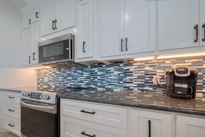 1126 Island Boulevard, Crystal Beach, TX 77650 - Photo 11