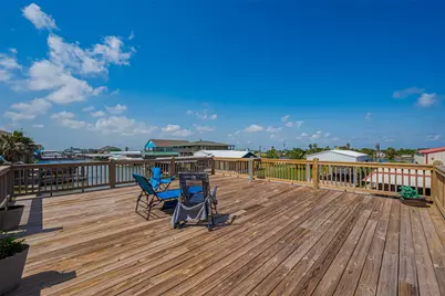 1126 Island Boulevard, Crystal Beach, TX 77650 - Photo 33