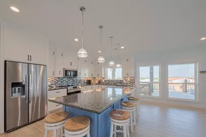 1126 Island Boulevard, Crystal Beach, TX 77650 - Photo 9