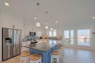 1126 Island Blvd, Crystal Beach, TX 77650 - Photo 9