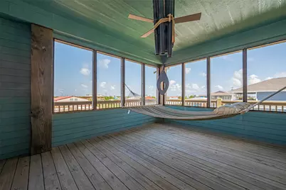 1126 Island Boulevard, Crystal Beach, TX 77650 - Photo 27