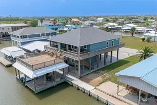 1126 Island Blvd, Crystal Beach, TX 77650 - Photo 43