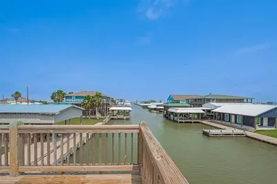 1126 Island Boulevard, Crystal Beach, TX 77650 - Photo 37
