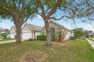 3143 Oakwood Run Dr, Sugar Land, TX 77498 - Photo 3