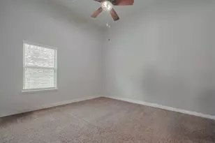 4942 Thunder Creek Ln, Sugar Land, TX 77479 - Photo 5