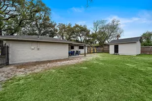 1606 E Fayle St, Baytown, TX 77520 - Photo 21