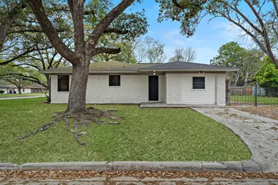 1606 E Fayle Street, Baytown, TX 77520 - Photo 3