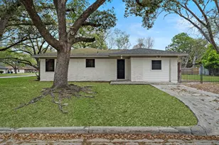 1606 E Fayle St, Baytown, TX 77520 - Photo 3