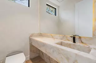 46 W Broad Oaks Dr, Houston, TX 77056 - Photo 9