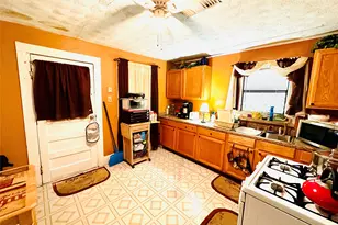 1217 4th Ave S, Texas City, TX 77590 - Photo 3