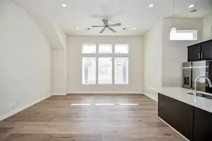 135 Knightsbridge Park Ln, Houston, TX 77018 - Photo 9