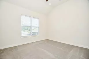 135 Knightsbridge Park Ln, Houston, TX 77018 - Photo 13