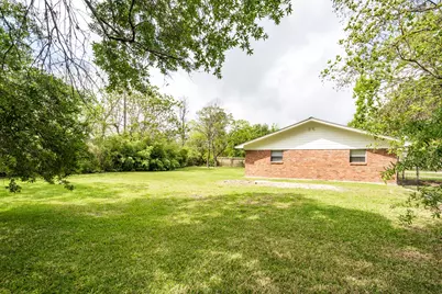 122 Honeysuckle Drive, Baytown, TX 77520 - Photo 33