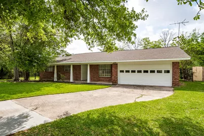 122 Honeysuckle Drive, Baytown, TX 77520 - Photo 3