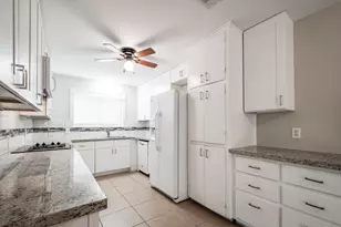 122 Honeysuckle Dr, Baytown, TX 77520 - Photo 17