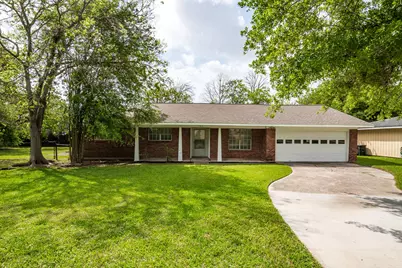 122 Honeysuckle Drive, Baytown, TX 77520 - Photo 1