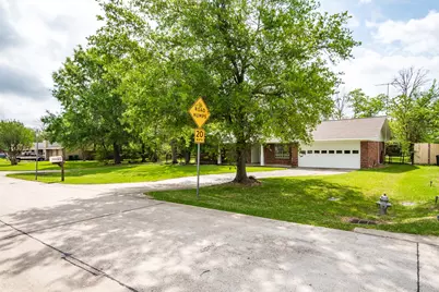 122 Honeysuckle Drive, Baytown, TX 77520 - Photo 7