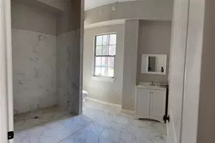 200 Broken Bough Ln, Conroe, TX 77304 - Photo 5