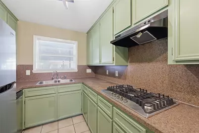 412 S 4th 1/2 Street, Nederland, TX 77627 - Photo 5