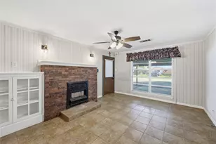 412 S 4th 1/2 St, Nederland, TX 77627 - Photo 3