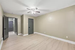412 S 4th 1/2 St, Nederland, TX 77627 - Photo 9