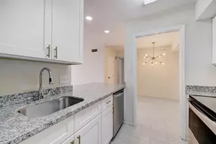 4645 Wild Indigo St, Houston, TX 77027 - Photo 3