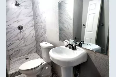 1114 E Pecan Street, Angleton, TX 77515 - Photo 17