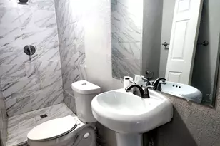 1114 E Pecan St, Angleton, TX 77515 - Photo 17