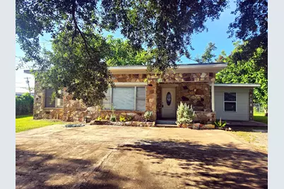 1114 E Pecan Street, Angleton, TX 77515 - Photo 1