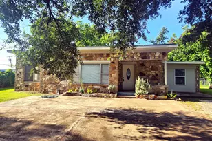 1114 E Pecan St, Angleton, TX 77515 - Photo 1