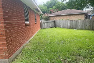 2324 14th Ave N, Texas City, TX 77590 - Photo 5