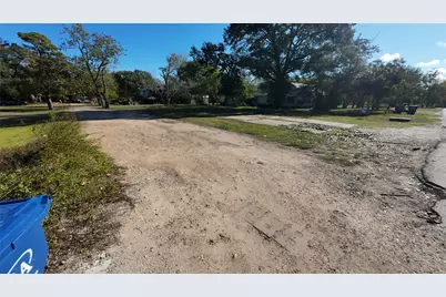 416 E Stockbridge Street, Eagle Lake, TX 77434 - Photo 3