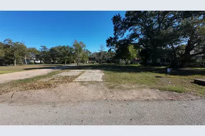 416 E Stockbridge Street, Eagle Lake, TX 77434 - Photo 1