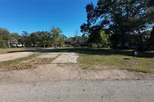 416 E Stockbridge St, Eagle Lake, TX 77434 - Photo 1