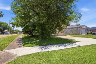 16226 Alden Ridge Dr, Houston, TX 77053 - Photo 3