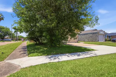 16226 Alden Ridge Drive, Houston, TX 77053 - Photo 3