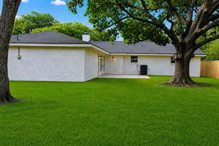 2301 Morning Dr, Baytown, TX 77520 - Photo 3