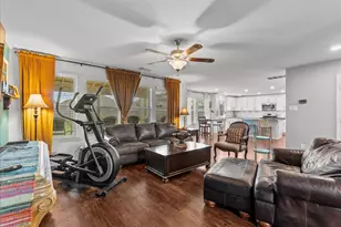356 Century Oaks Ln, Hitchcock, TX 77568 - Photo 9