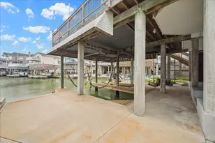 151 Tamana Dr, Tiki Island, TX 77554 - Photo 25