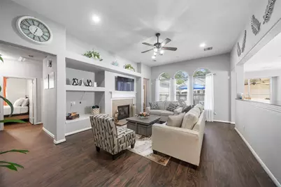 6 W Prairie Dawn Circle, The Woodlands, TX 77385 - Photo 7