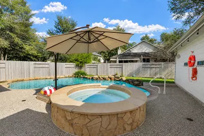 6 W Prairie Dawn Circle, The Woodlands, TX 77385 - Photo 3