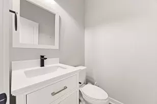 8422 Berry Green Ln, Houston, TX 77022 - Photo 11