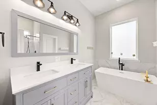 8422 Berry Green Ln, Houston, TX 77022 - Photo 15