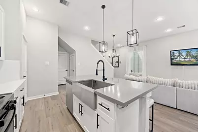 8422 Berry Green Lane, Houston, TX 77022 - Photo 9